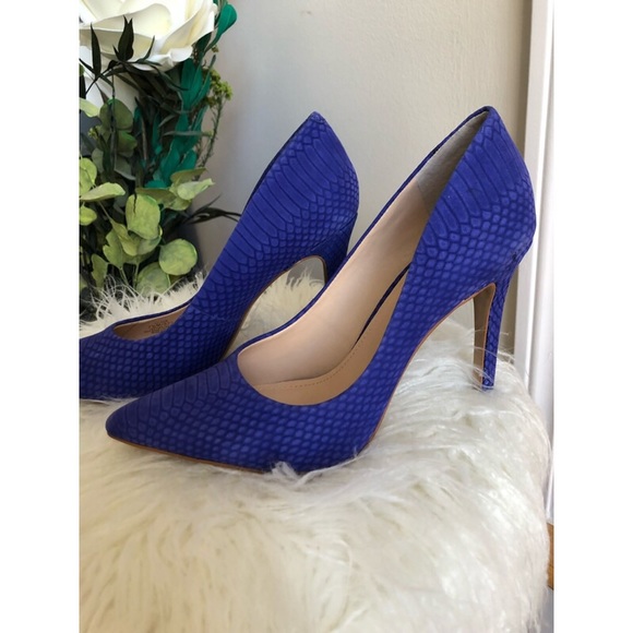Vince Camuto Shoes - Vince Camuto Point-Toe Pumps - Size 7.5